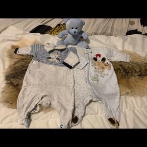 Old Navy baby boy lots of 4 one piece pajamas 3-6M